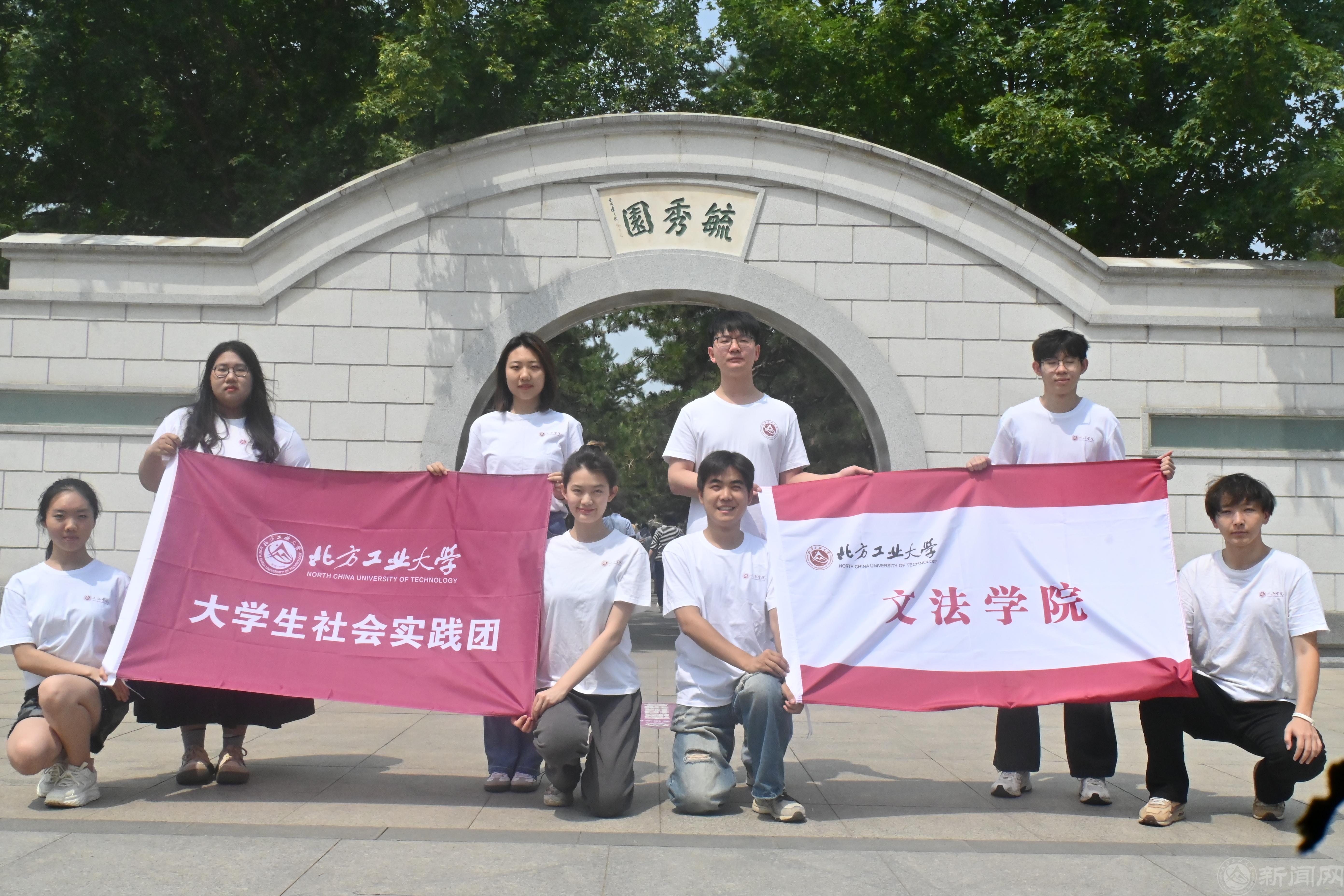 集团合影.jpg